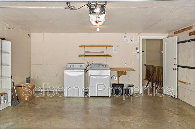 Building Photo - 25 Selborne Dr