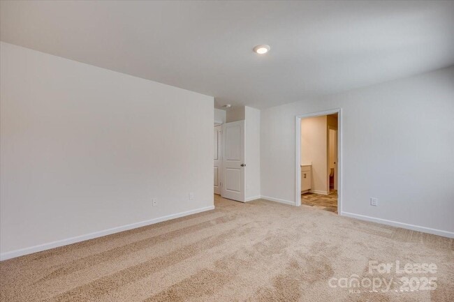 Building Photo - 587 King Clover Ln