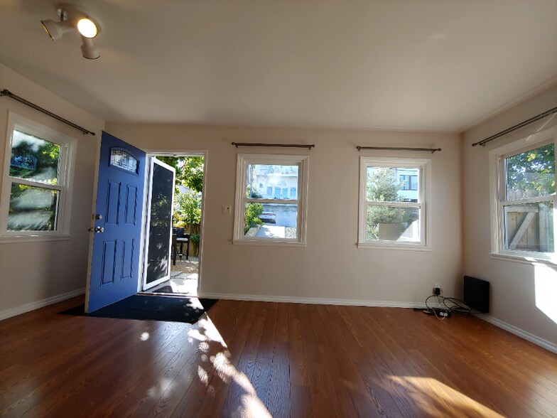 Building Photo - 1540 Wollacott St