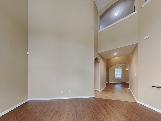 Building Photo - 6815 Hunters Way Ln