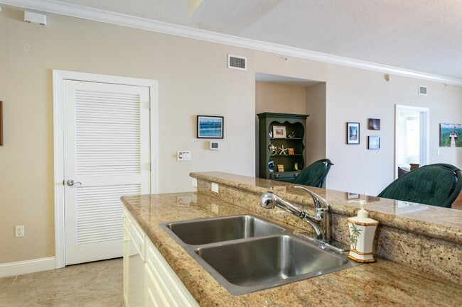 Building Photo - Stunning 8th-Floor Oceanview Condo – 3 Bed, 2.5 Bath