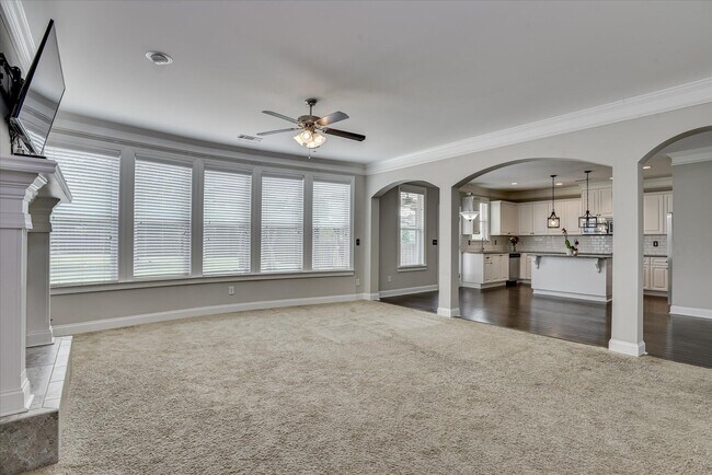 Building Photo - 314 Bella Rose Dr