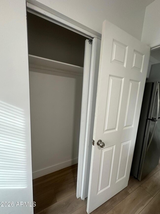 Building Photo - 3125 E Oak St