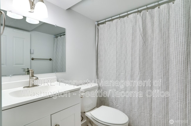 Building Photo - 1909 Guy Wetzel St