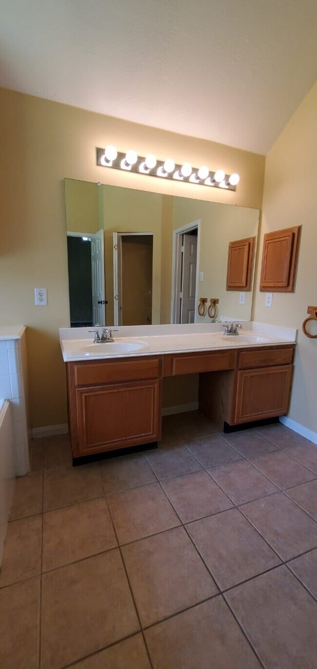 Building Photo - 7227 Colony Bend Ln