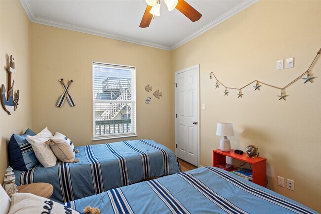 Building Photo - 3923 Reeves Dr