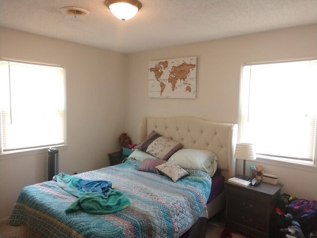Building Photo - 2 Bedroom Duplex located on East Side of MHK!