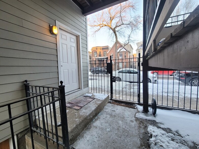 Building Photo - 2101 W Fletcher St