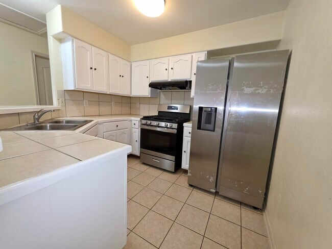 Building Photo - 615 John Adams Rd