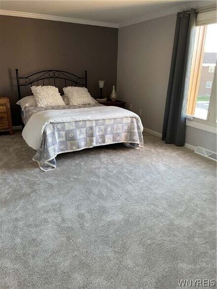 Building Photo - 205 Charter Oaks Dr