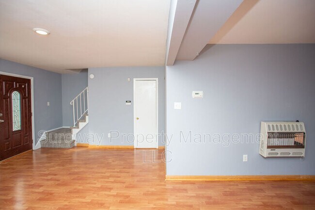 Building Photo - 16 Radnor Ct