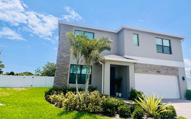 Building Photo - 2048 NE Ocean Dunes Dr