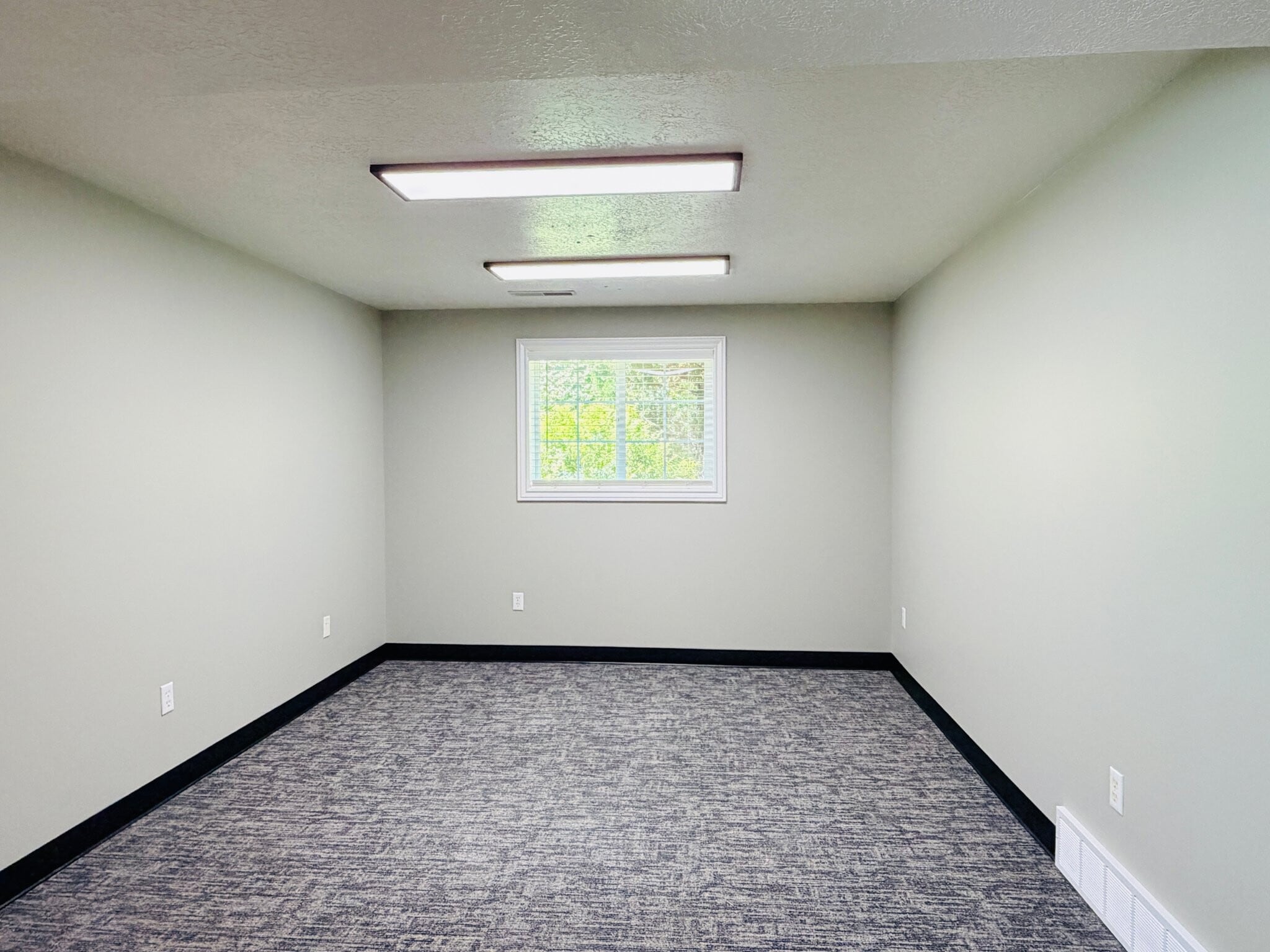 Building Photo - 40 W 1250 N