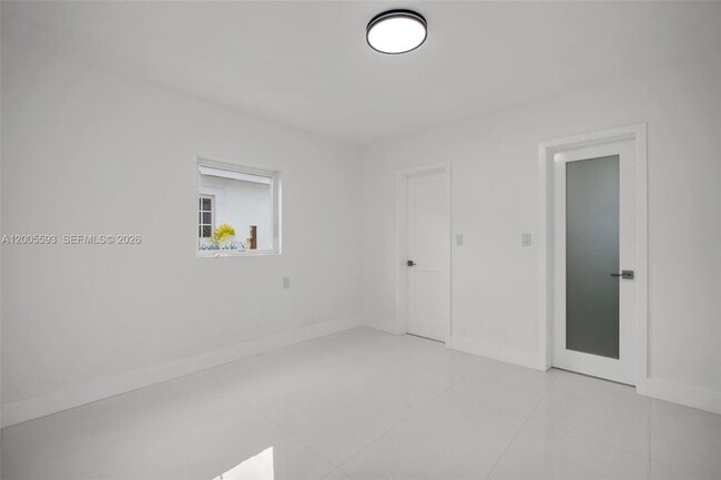 Building Photo - 4112 SW 9th Terrace