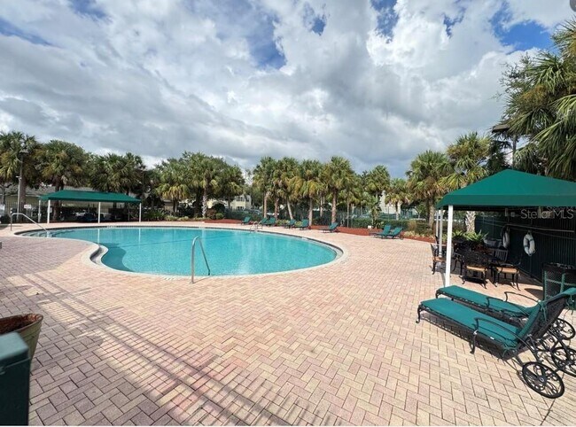 Building Photo - 18421 Bridle Club Dr