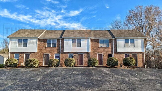 Primary Photo - 1531 E Knollwood Cir