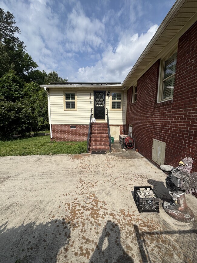 Building Photo - 726 Wisteria Dr