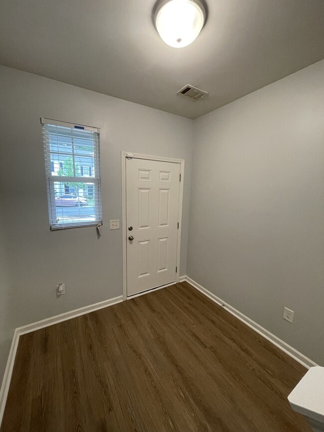 Building Photo - 6367 Kennonbriar Ct