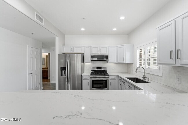 Building Photo - 5450 E Deer Valley Dr