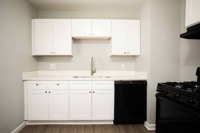 Building Photo - 3 bed, 1 bath home, fully updated!