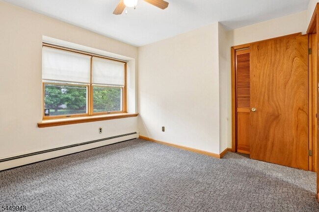 Building Photo - 488 Cedar Ln