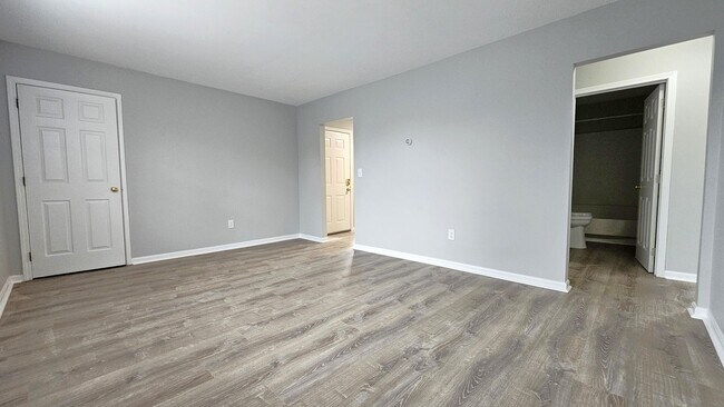 Building Photo - 158 Main St