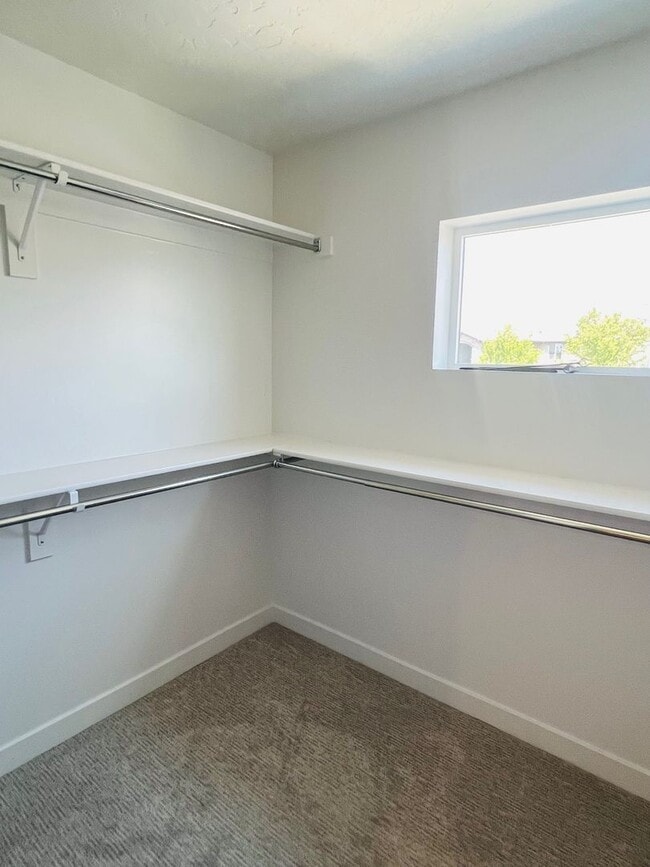 Building Photo - Beautiful new construction, modern townhom...