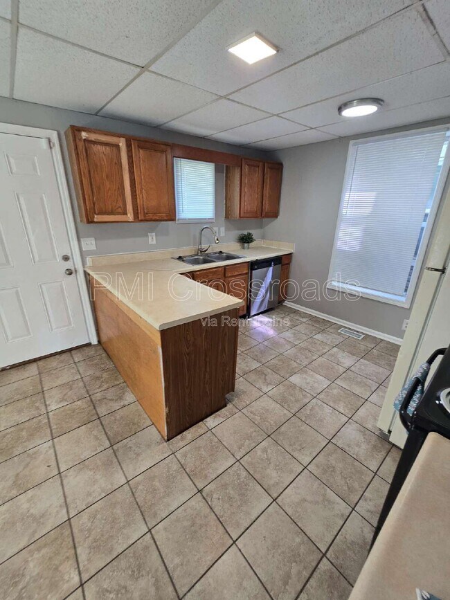 Building Photo - 153 S Cypress Ave