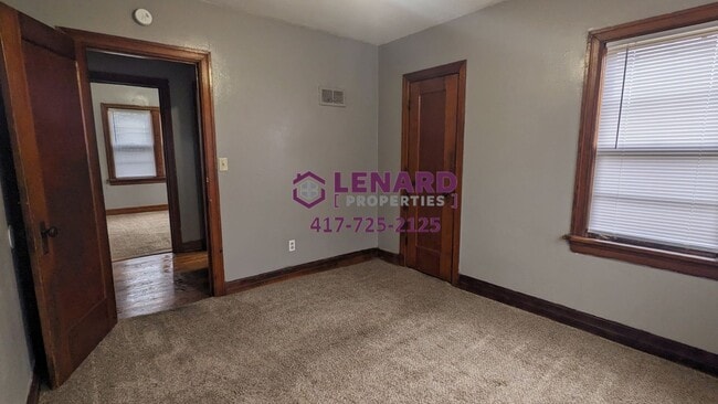 Building Photo - Cozy 2 Bedroom Home!