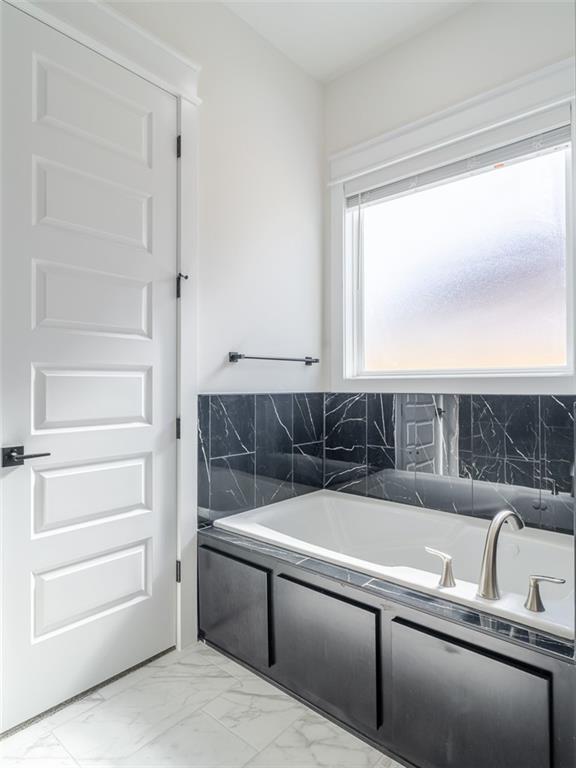 Building Photo - 311 Hedge Dr