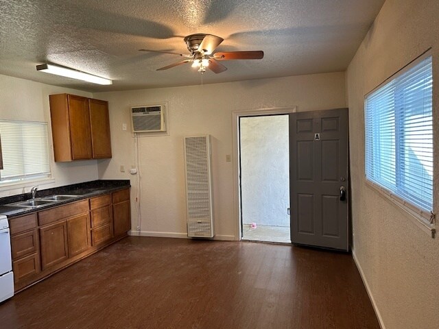 Building Photo - Stockton 1 Bedroom, 2 Bonus Rooms,  1 Bath...