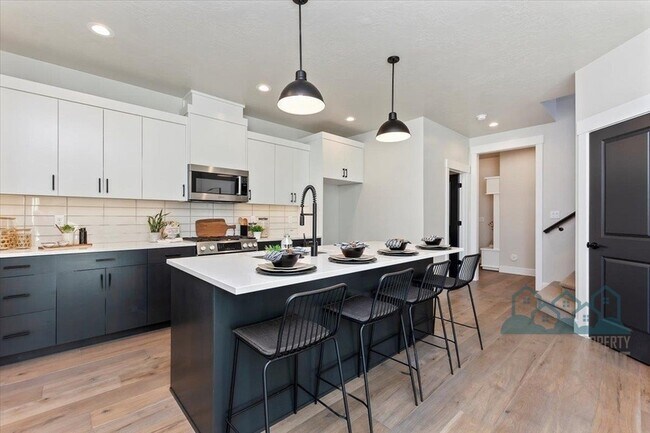 Building Photo - 1740 E State Ave