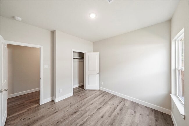 Building Photo - 414 Avenue H