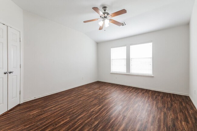 Building Photo - $1850 3/2/2 with office/flex space in family friendly neighborhood in Forney!