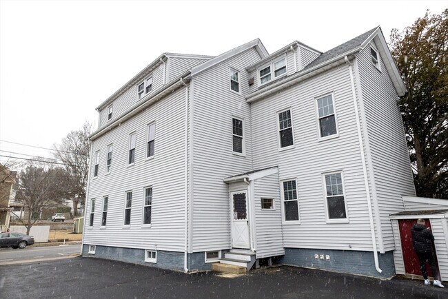 Building Photo - 210 North St