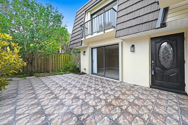 Building Photo - 2111 Vista Oaks Cir NE
