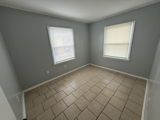 Building Photo - 23 Bermuda Cir