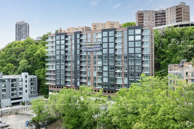 Building Photo - Solaia