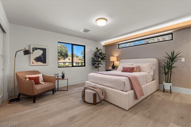 Building Photo - 2401 Driftwood Dr