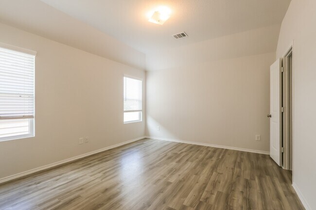 Building Photo - 18409 Hillwood Ln