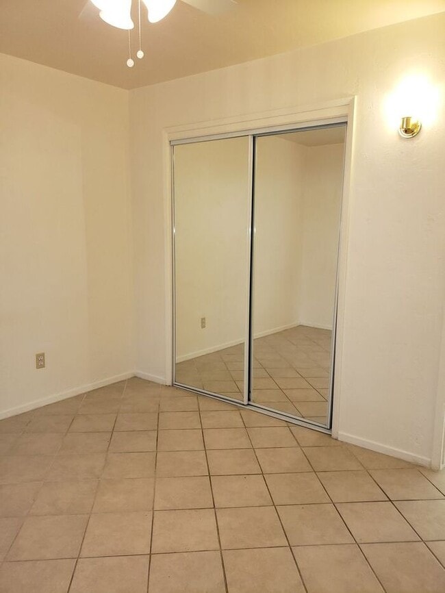 Building Photo - $1000 Move In Holiday Special!! La Mesa 2bdr with large private yard