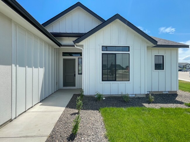 Building Photo - 12633 Dovekie St