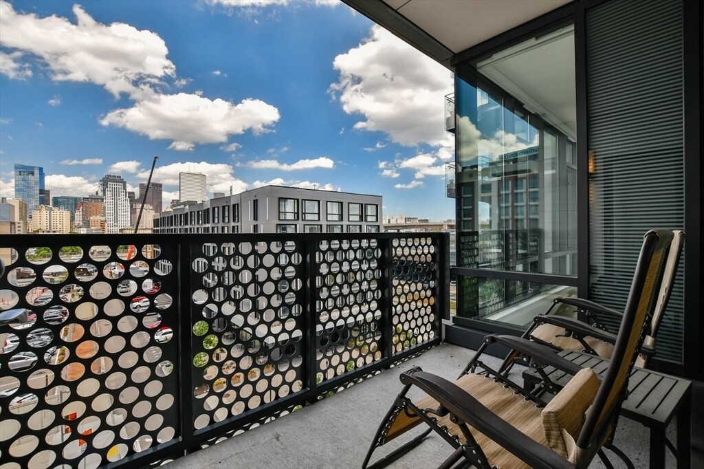 Building Photo - 32 Traveler St