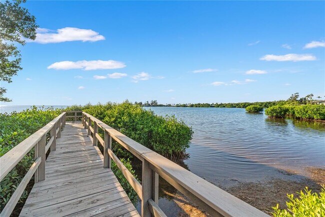 Building Photo - 300 S Florida Ave