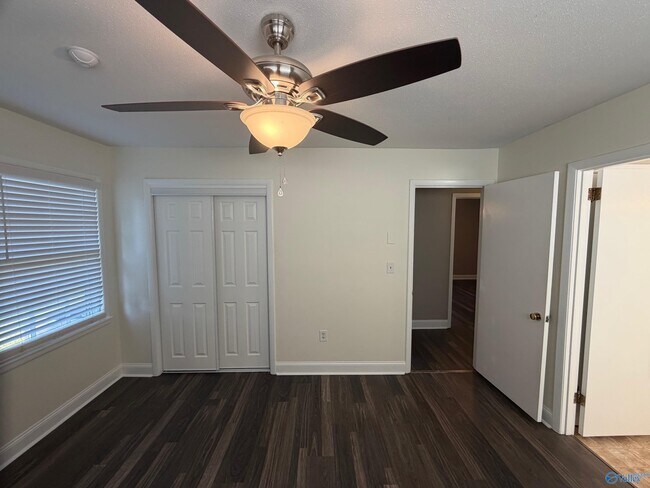 Building Photo - 1518 15th Ave SW