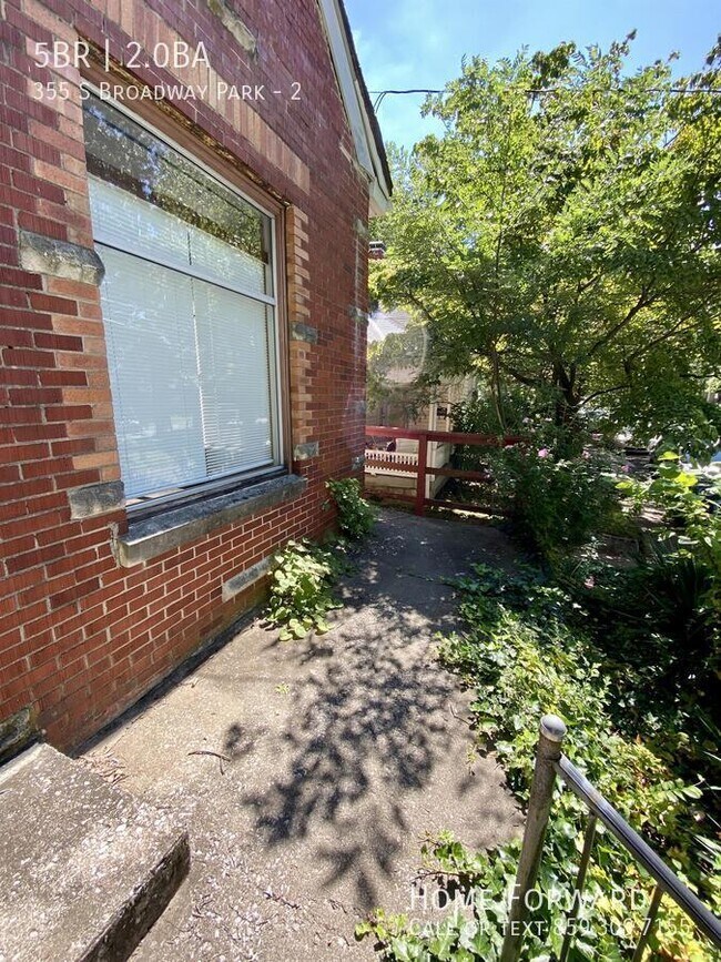 Building Photo - 355 S Broadway Park