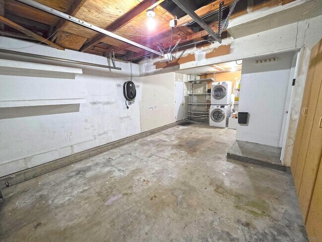 Building Photo - 2230 Ledgeview Ln