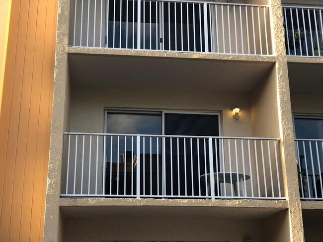 Building Photo - 5221 Geneva Way