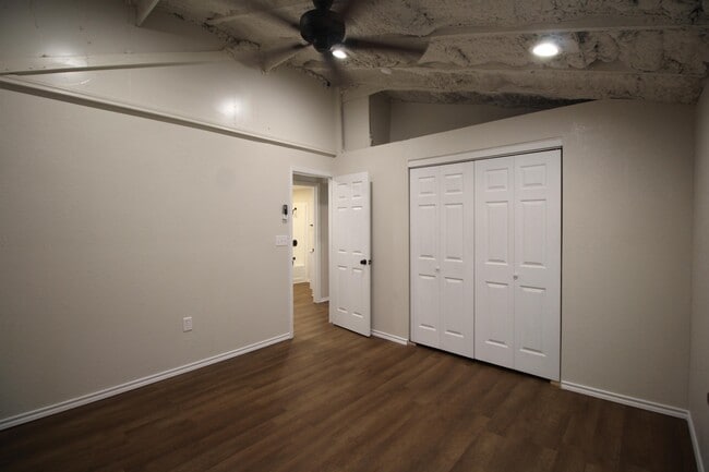 Building Photo - 213 N Waldrip St