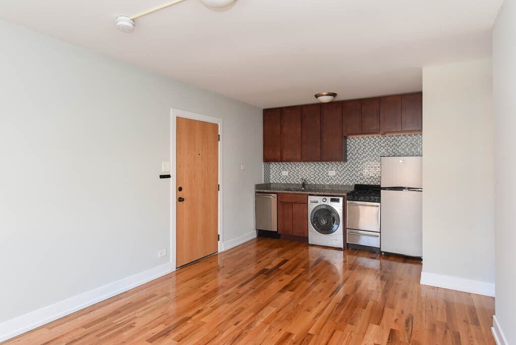 Building Photo - 555 W Arlington Pl
